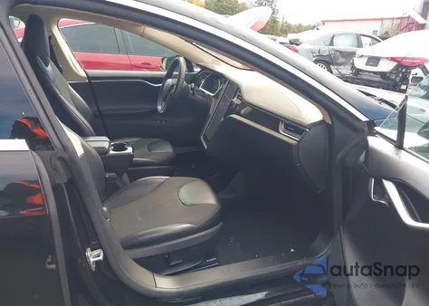 2013 Tesla Model S z USA, uszkodzony, nr VIN 5YJSA1AC7DFP10623